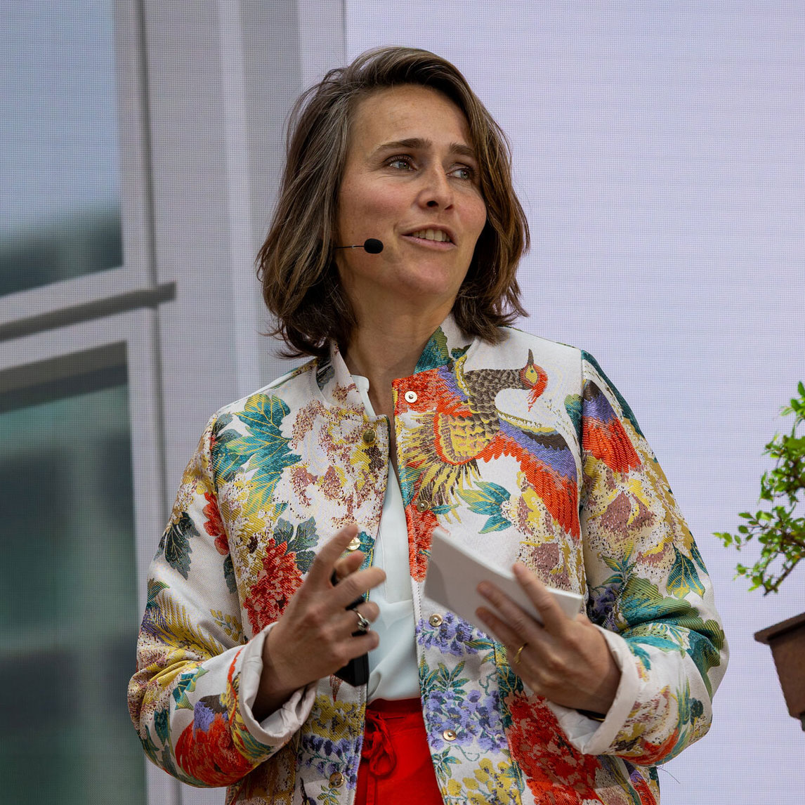 Emma Bruns: Arts, onderzoeker en publicist en Zorgspreker