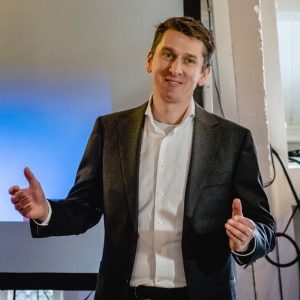 Michel van de Beek is expert op het gebied van veranderprocessen, verandermanagement, transformatie in de zorg en digitale zorginnovatie. Boek hem via Zorgsprekers!